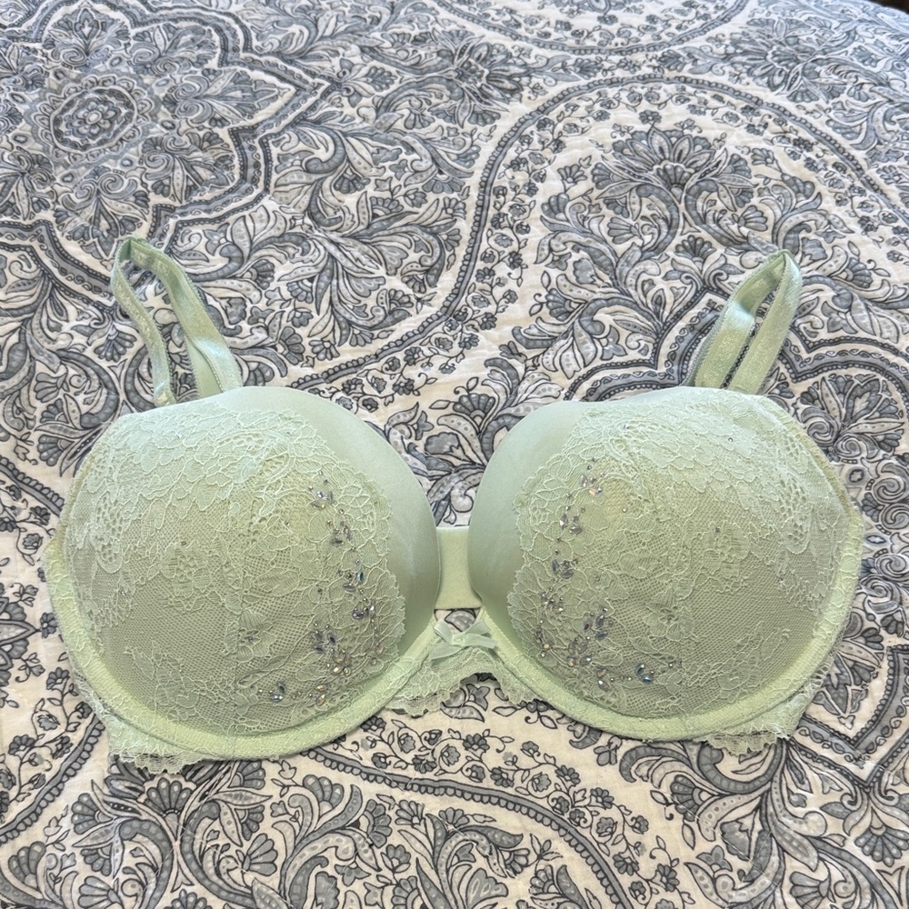 Victoria Secret 34DD Elegant Lace Push-Up Bra in Light Green